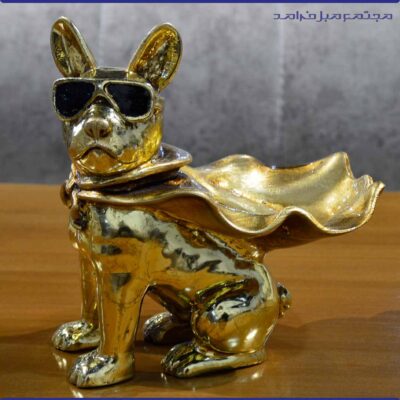 مجسمه دکوری مدل سگ شنل دار رنگ تمام طلایی سایز کوچک